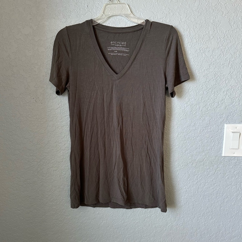 Encircled The Effortless V-Neck T-Shirt Medium